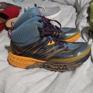 Hoka hikers